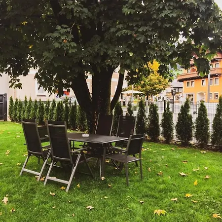 Haus Schnoell 7 *