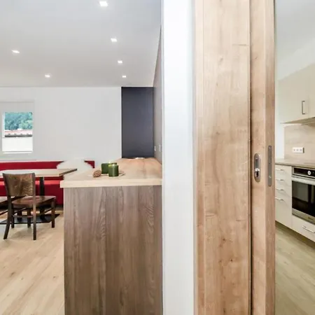 Haus Schnoell 7 *